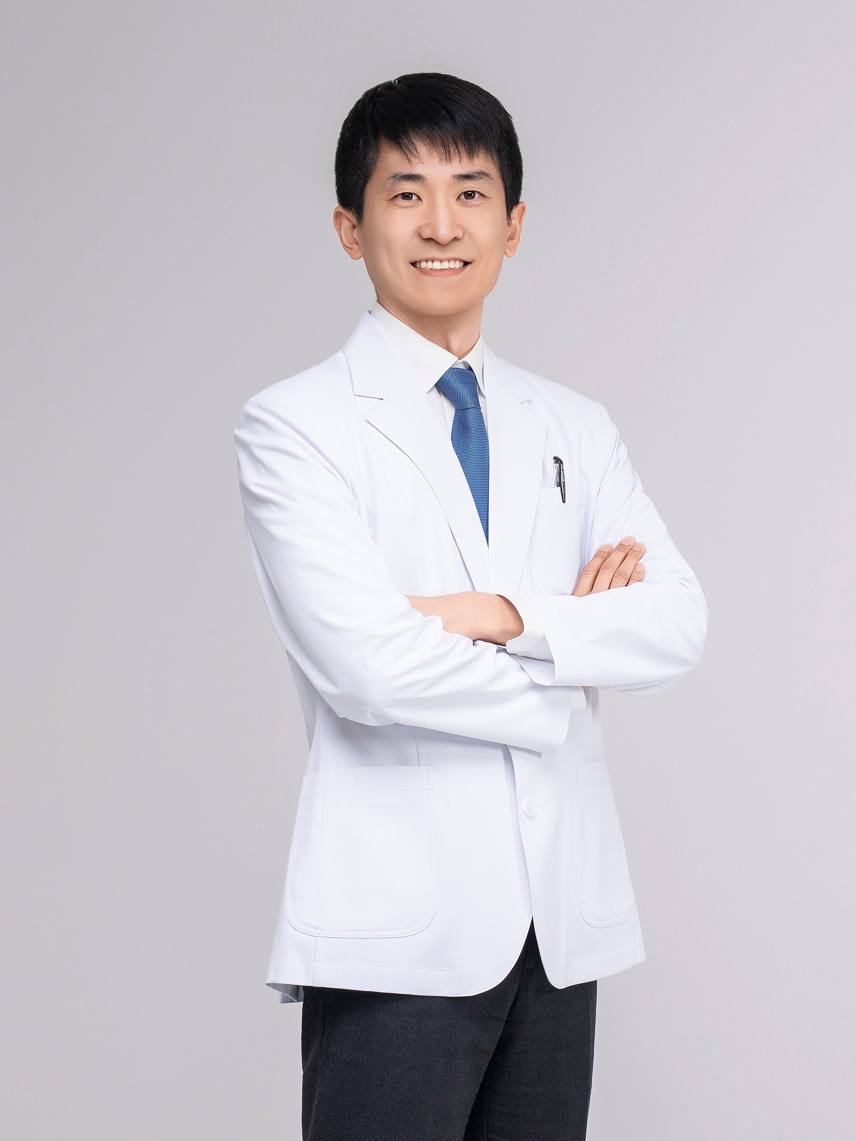 박성진 대표원장 — 직업환경의학 전문의, 연세대 의학박사